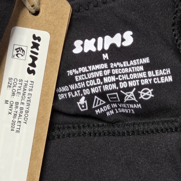 SKIMS FITS EVERYBODY TRIANGLE BRALETTE Wireless Bra Onyx Black Medium NWT - Picture 5 of 6